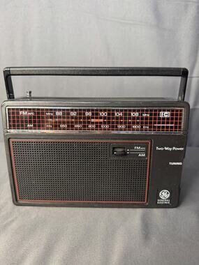 Vintage GE General Electric AM/FM Two-Way Portable Radio 7-26600 Old Style WORKS